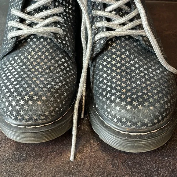 Toddler Black/Silver Stars Dr. Marten Size 13 - Picture 7 of 8